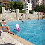 מלון Klas Dom 4*