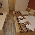 מלון Klas Dom 4*